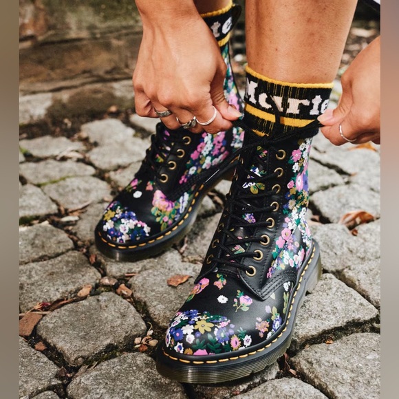 DR MARTENS 1460 PASCAL WOMEN'S VINTAGE FLORAL LEATHER LACE UP BOOTS - Picture 2 of 8